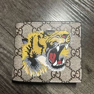 Brand new Gucci wallet for sale. Fully authentic!! OBO 350